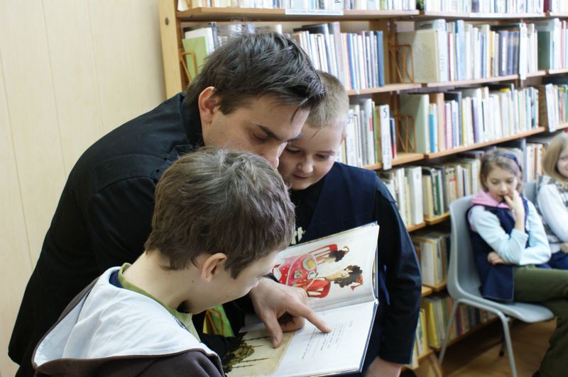 Z „Wierszownikiem z podróży dookoła świata” Łukasza Dębskiego