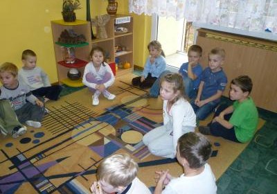 Biblioteka przychodzi do człowieka – nadal zachęcamy do czytania!
