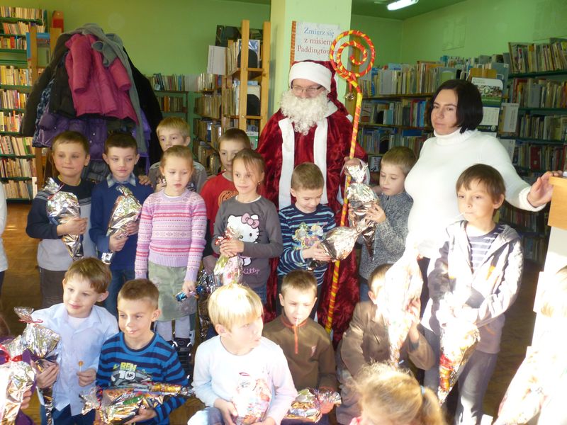 Mikołaj w bibliotece