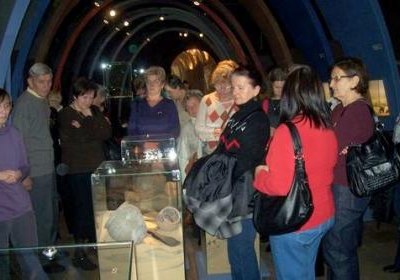Seniorzy z Poniedziałkowego Klubu Seniora w Muzeum Archeologicznym w Krakowie