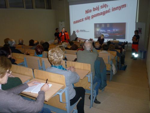 Seniorzy z PKS nie boją się pomagać innym -  Spotkanie z ratownikami Malty Służby Medycznej