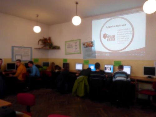 „Co w Internecie jest za free” - spotkanie z młodzieżą poświęcone domenie publicznej, wolnym licencjom i filmom.