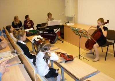 Muzyka w Poniedziałkowym Klubie Seniora
