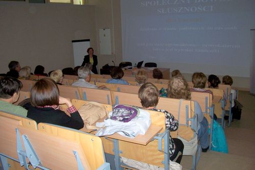 O sztuczkach jakie stosują sprzedawcy w Poniedziałkowym Klubie Seniora