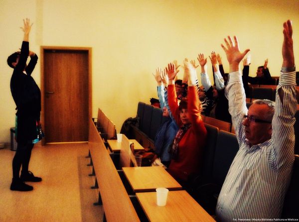 Joga – fakty i mity w Poniedziałkowym Klubie Seniora