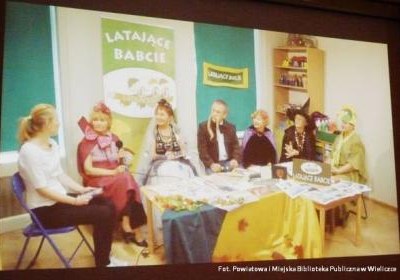 Latające Babcie w bibliotece w Wieliczce – czwarty tydzień Spotkań z pasjami
