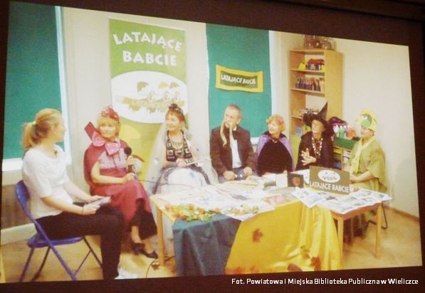Latające Babcie w bibliotece w Wieliczce – czwarty tydzień Spotkań z pasjami