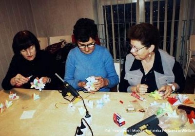 Kusudama i quillingowa gwiazdka Klub Aktywnego Seniora