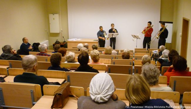 Koncert instrumentów dętych blaszanych w Poniedziałkowym Klubie Seniora