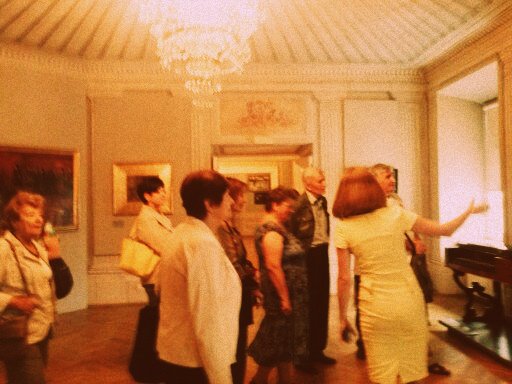 Wieliccy seniorzy w Muzeum Stanisława Wyspiańskiego