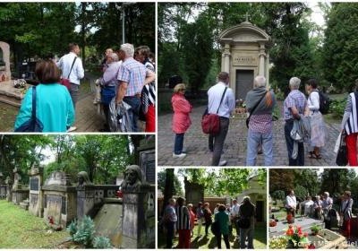Wielickich seniorów spacer po cmentarzu Rakowickim