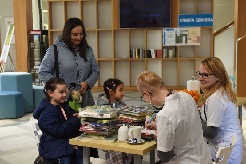 W sobotę 14 grudnia w w naszej bibliotece działał Ostry Dyżur Literacki.